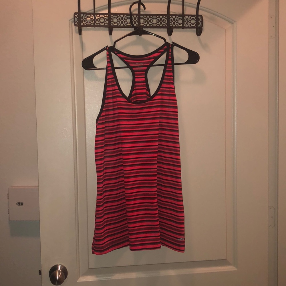 Women’s workout top